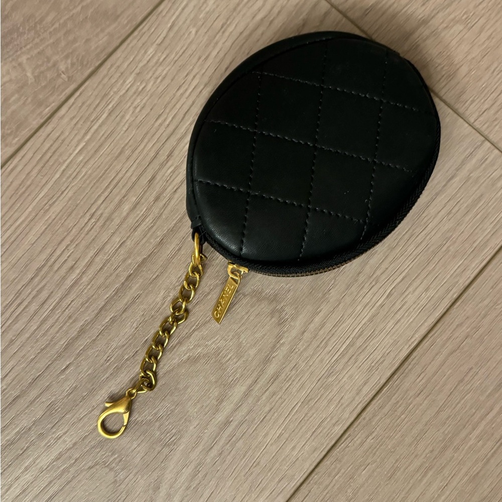 Zara Black Quilted Coin Purse with Gold Chain - Picture 3 of 4